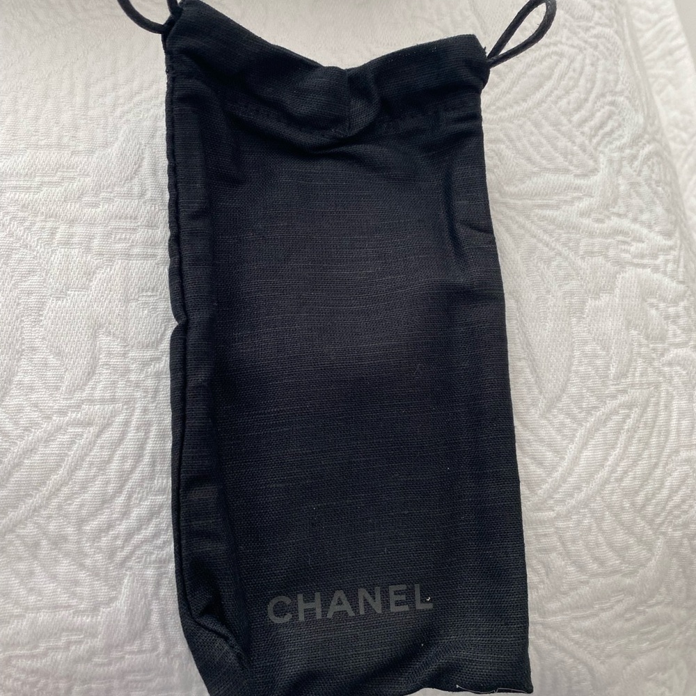 CHANEL Black Sunglasses - Picture 2 of 8